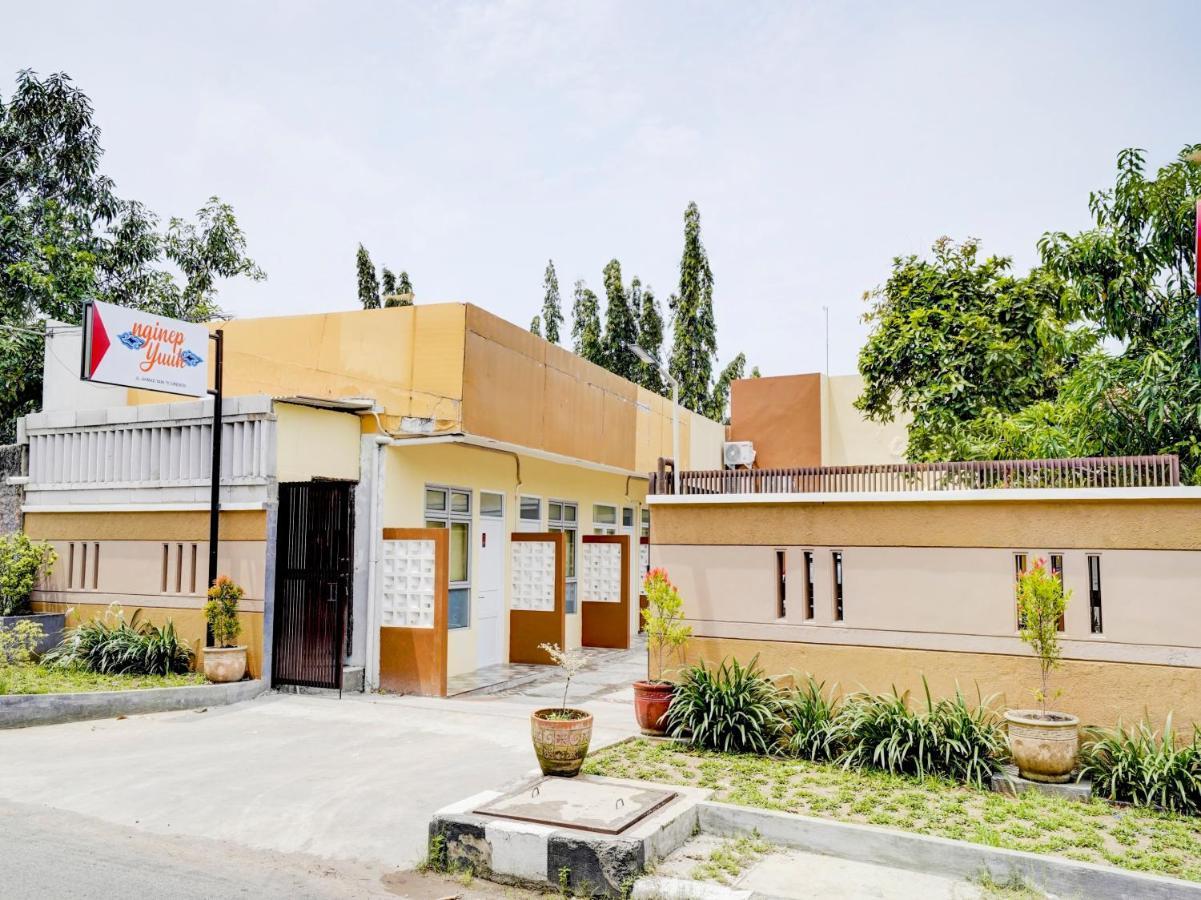 Oyo 90140 Nginep Yuuk Guest House Cirebon Εξωτερικό φωτογραφία