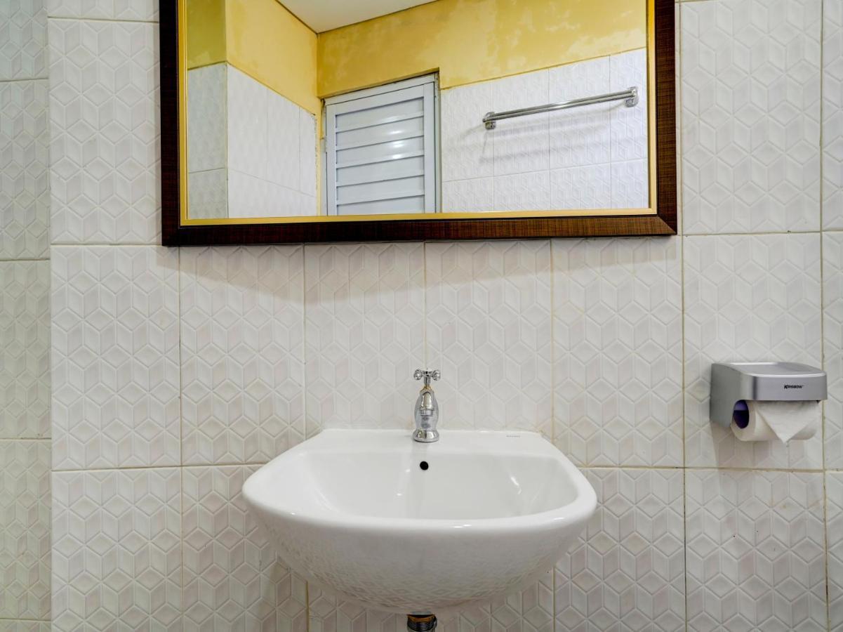 Oyo 90140 Nginep Yuuk Guest House Cirebon Εξωτερικό φωτογραφία